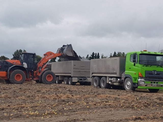 Wayne loading mulch at Stieners Meanee 3 1
